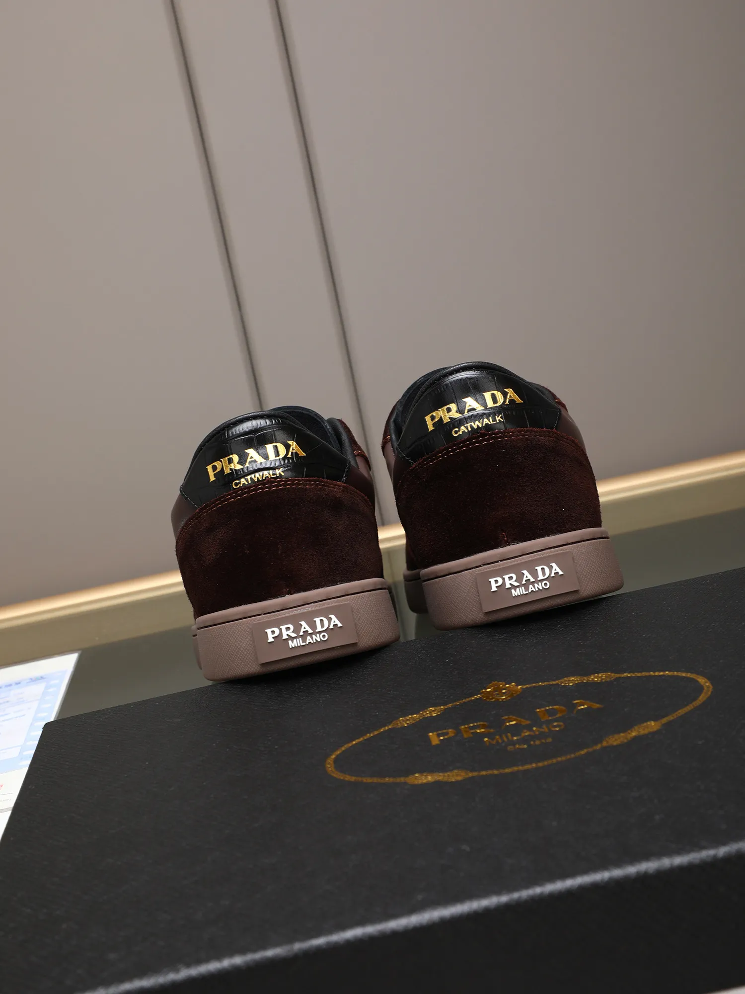 Men's shoes💰420💰 Brand: PRADA (Prada) Standard code: Men's code 38–44 (45 can be customized) Material: Original cowhide, breathable sheep lining Special outsole Style category: Men's fashionable casual sneakers Low-key luxury! Color: actual picture color